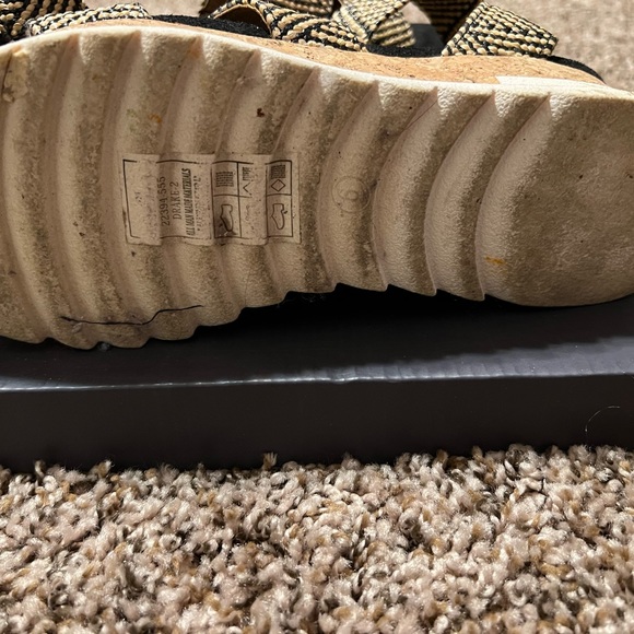 Sandals in GUC - Picture 4 of 4